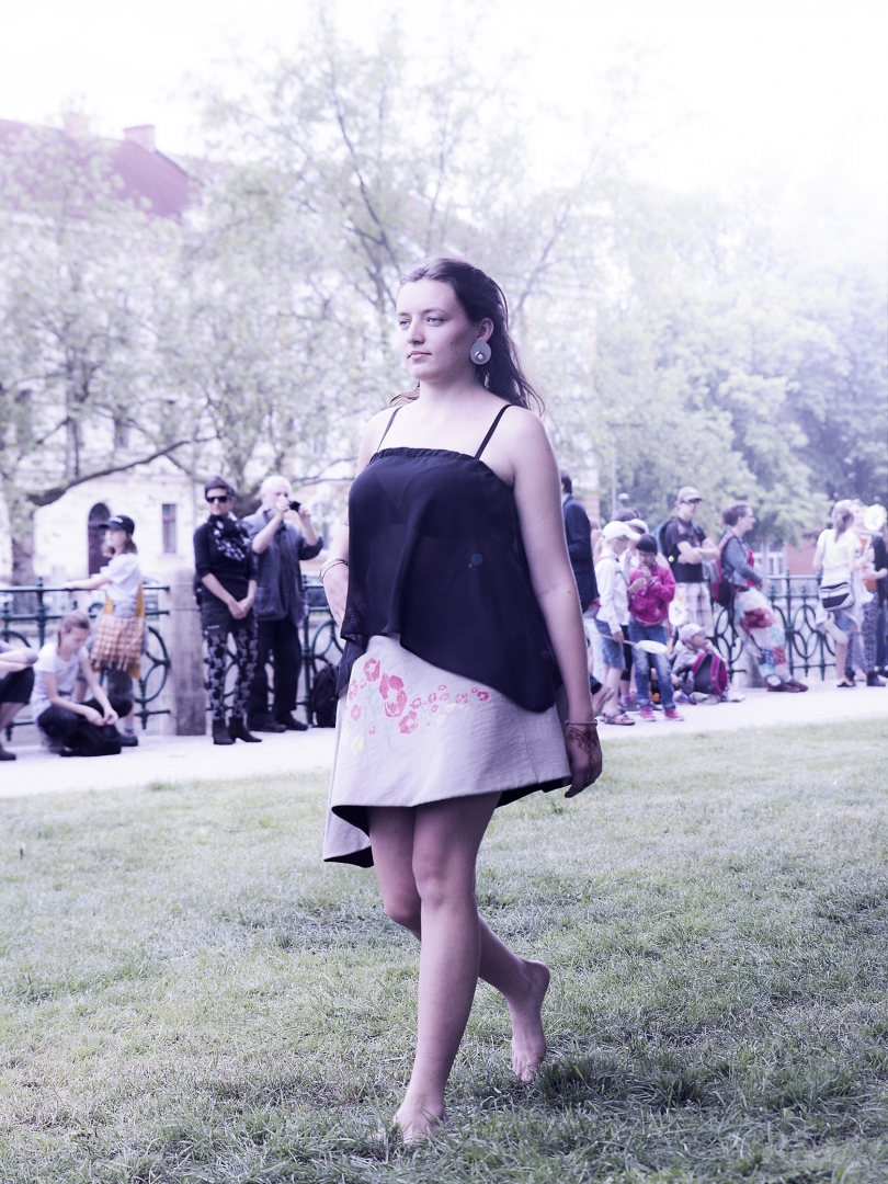 oděv z projektu Afterparty Jízdy králů & šperk Adriany Takáčové